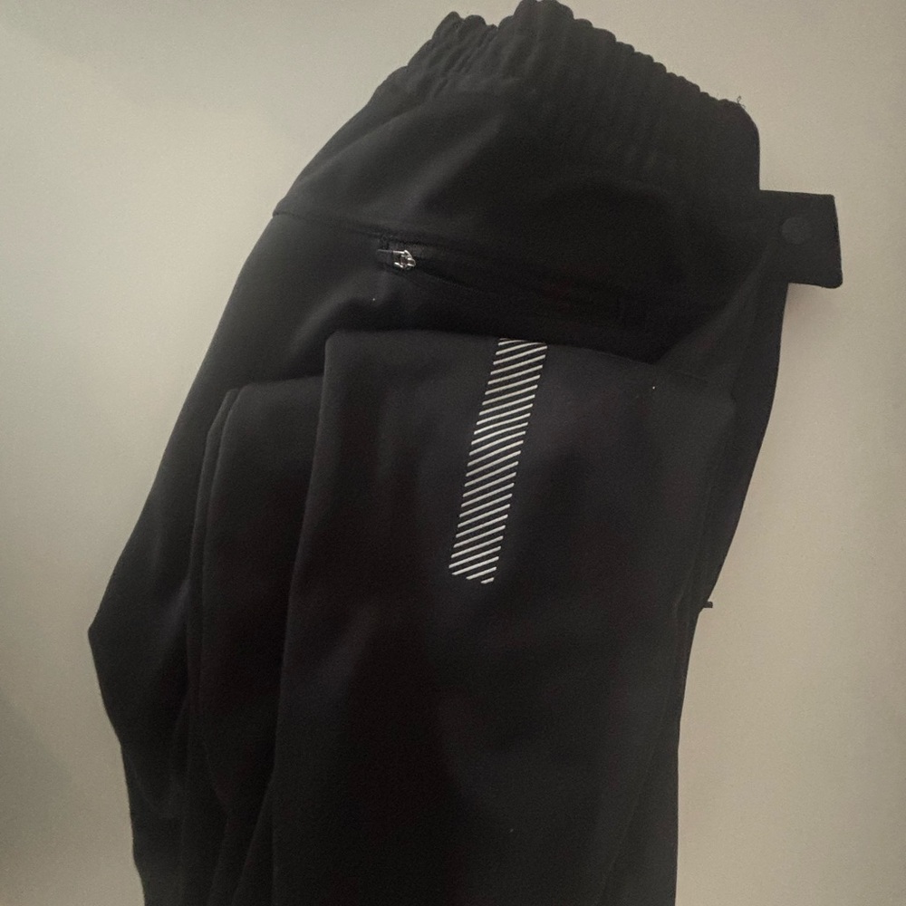 Craft women Black  thick Joggers with Reflective Detail